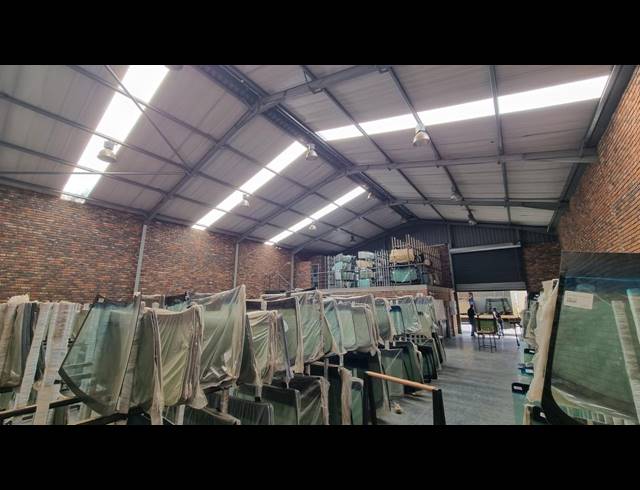 366M² WAREHOUSE TO LET IN JET PARK